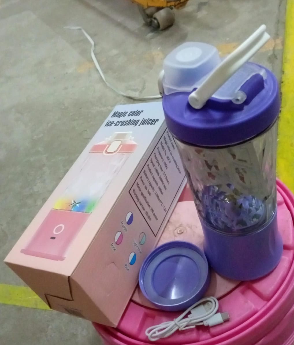 Eletric Crusher Juicer With Multicolor Light, 8 Blades (600 ML / Multicolor) Eletric Crusher Juicer With Multicolor Light, 8 Blades (600 ML / Multicolor)